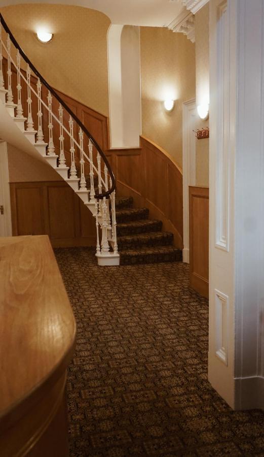 Manor House Hotel, Кокърмаут Екстериор снимка