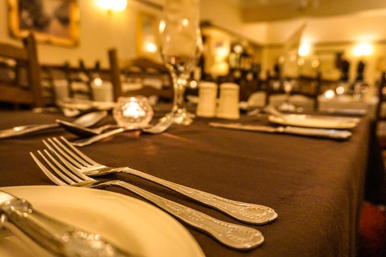 Manor House Hotel, Кокърмаут Екстериор снимка