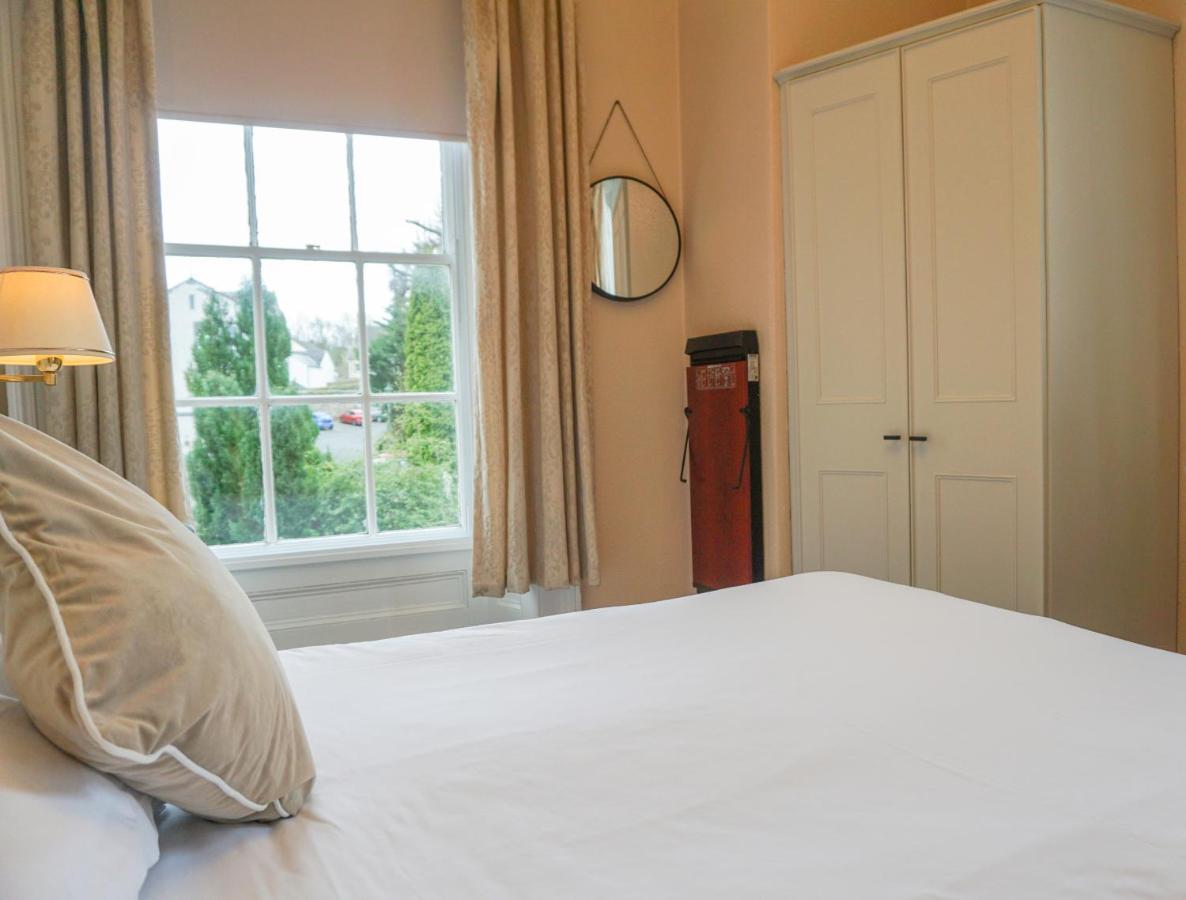 Manor House Hotel, Кокърмаут Екстериор снимка